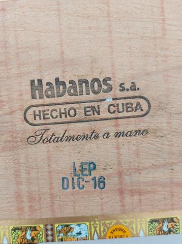 VINTAGE ROMEO Y JULIETA PETIT CORONAS (LEP DIC ’16)