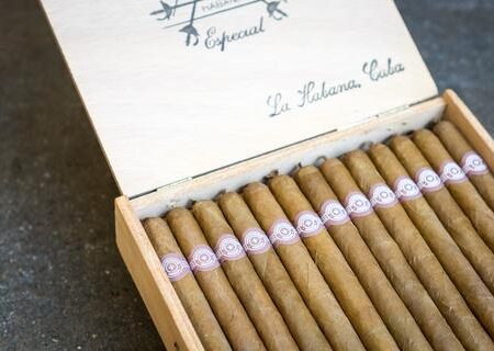 VINTAGE MONTECRISTO ESPECIALES CIGAR (CLE DIC 01)