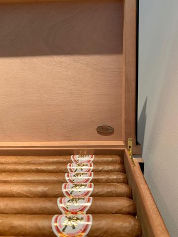HOYO DE MONTERREY MARAVILLAS CIGAR (BOOK HUMIDOR OF 20)